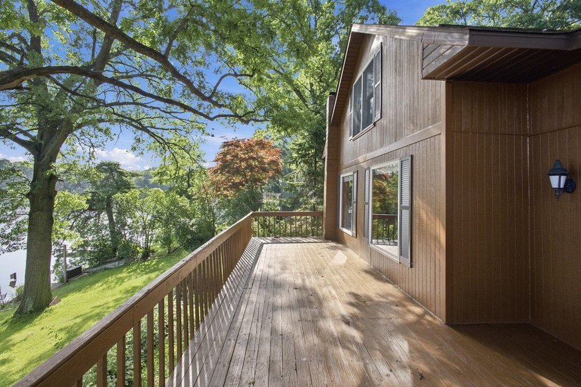 YOUR OWN LAKEFRONT SANCTUARY! Offering a much sought after - photo 44
