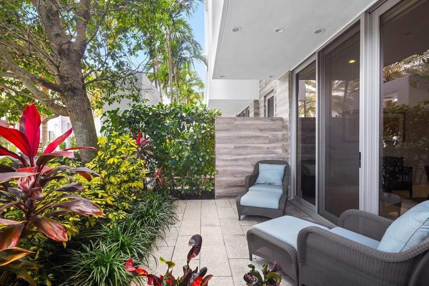 Welcome to Moderne Boca Raton, where contemporary architecture - photo 6