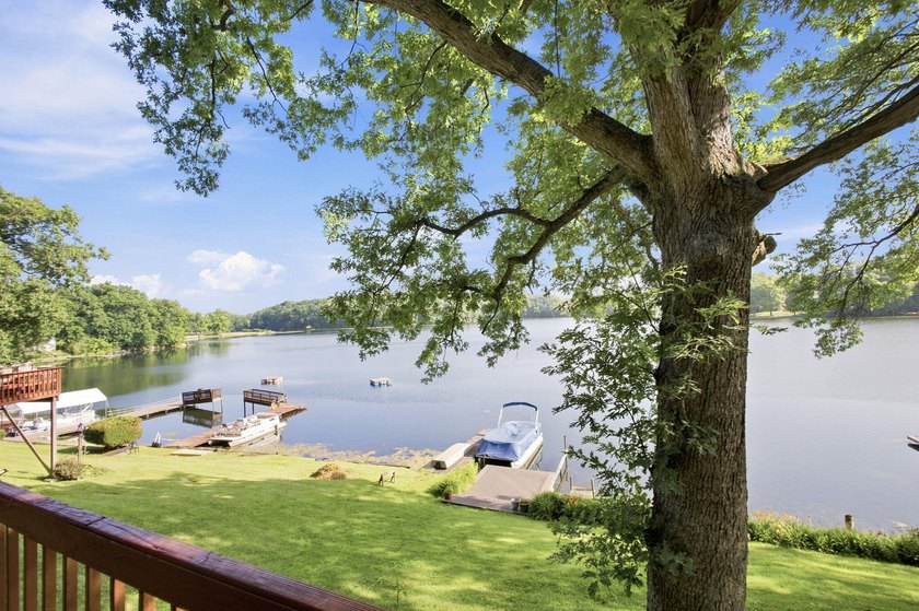 YOUR OWN LAKEFRONT SANCTUARY! Offering a much sought after - photo 47