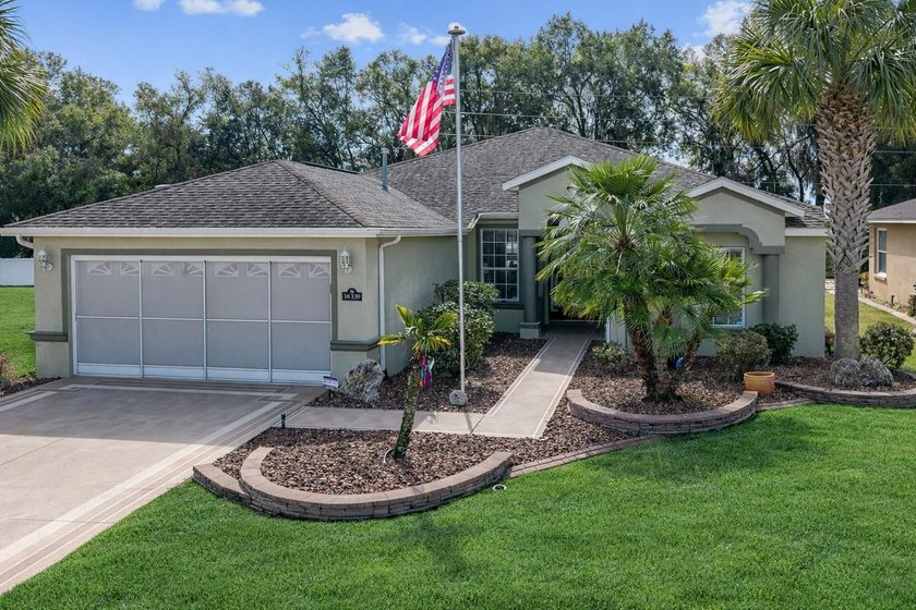 Beautifully maintained and truly move-in ready, this spacious - photo 4