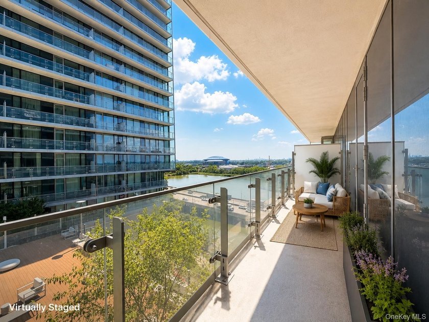 Welcome to this spacious south-facing 1-bedroom, 1-bathroom - photo 8