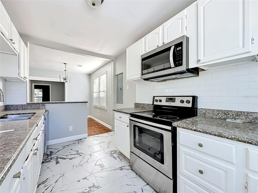 Great Opportunity - 3 Bedroom, 2 Bath Home in a Prime Central - photo 12
