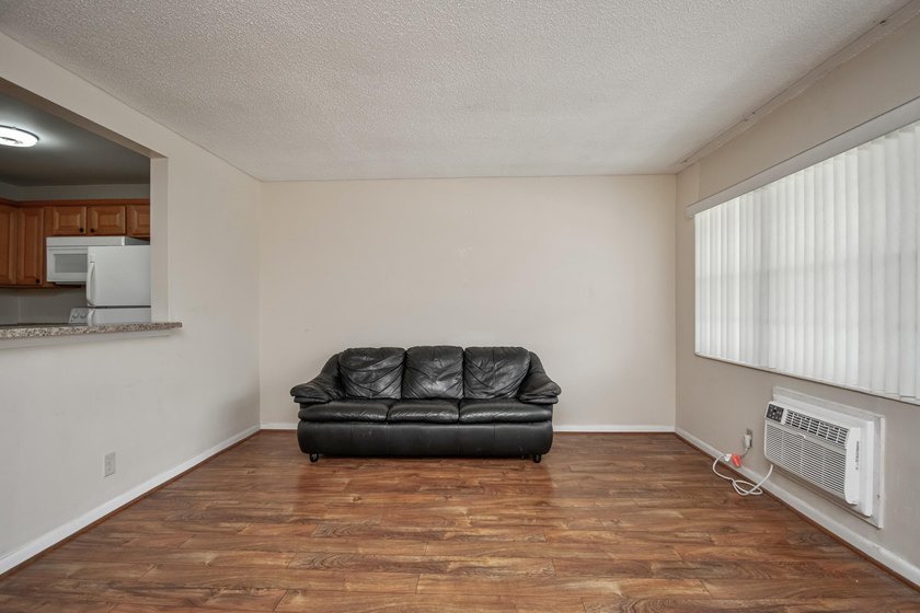 Enjoy comfortable, carefree living in this impeccably maintained - photo 5