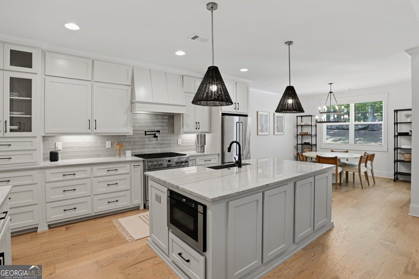 Welcome to an exceptional home in one of Newnan's most desirable - photo 33