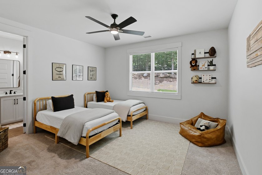 Welcome to an exceptional home in one of Newnan's most desirable - photo 44