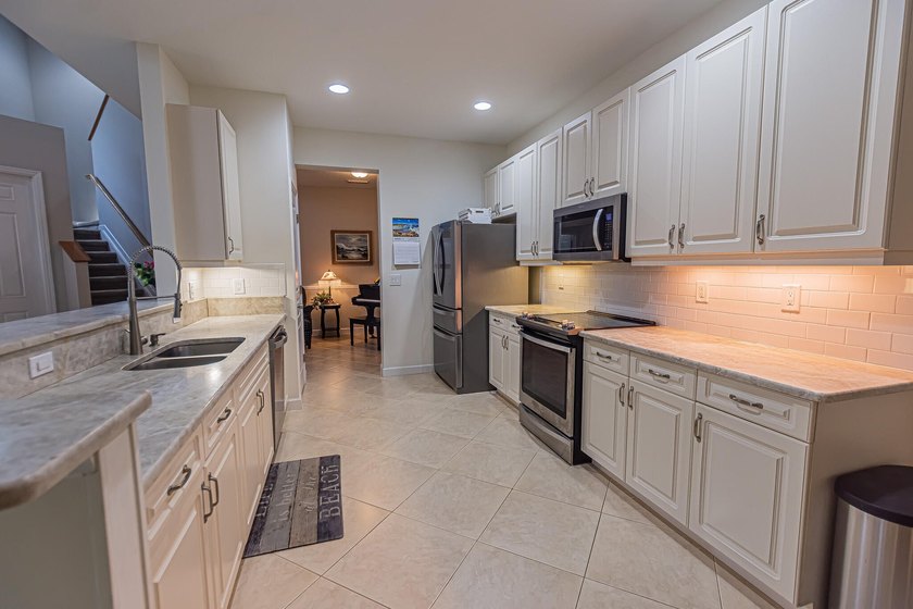 Discover effortless living in Bedford Park with this beautifully - photo 4