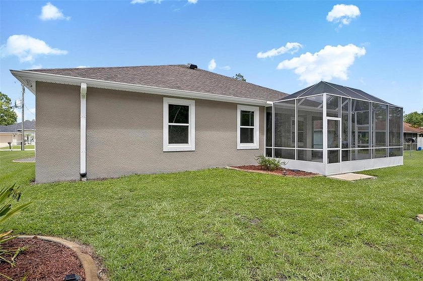 Better than new! Open concept 4 bedroom 3 bath 3 car garage home - photo 6