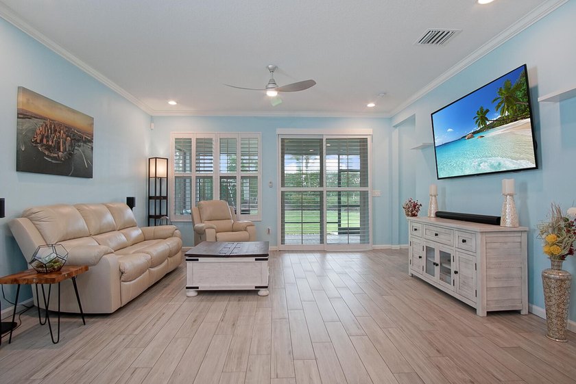 Endless natural light and low maintenance single-level living - photo 2