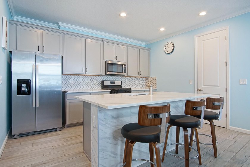 Endless natural light and low maintenance single-level living - photo 4