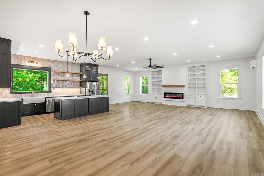 MOTIVATED SELLERS! Fully renovated home in the heart of Clinton - photo 3