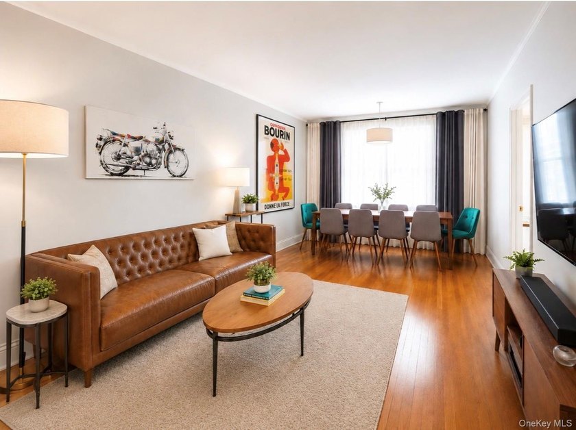 Welcome to Romney Hall, a charming prewar co-op in the heart of - photo 7