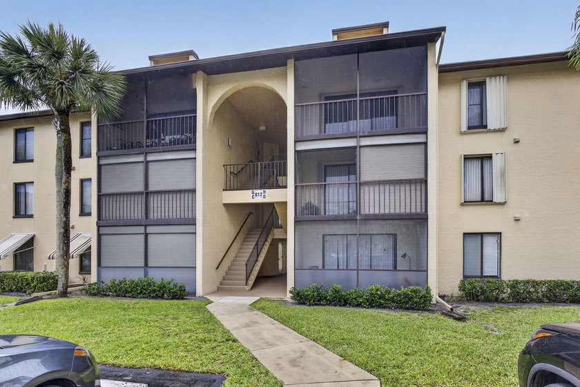 Enjoy peaceful lake views from this condo w/ living/dining room - photo 3