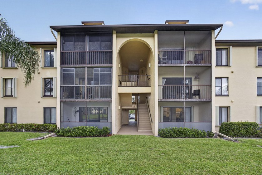 Enjoy peaceful lake views from this condo w/ living/dining room - photo 4