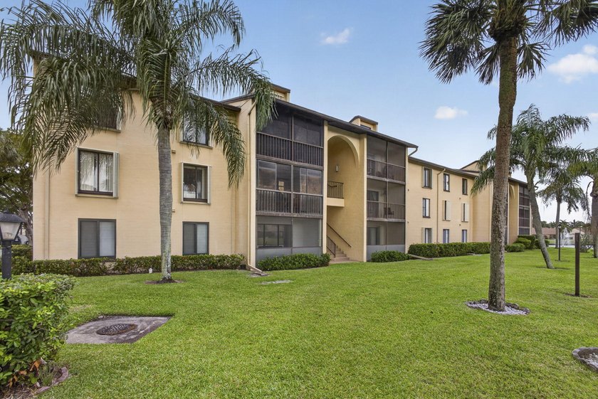 Enjoy peaceful lake views from this condo w/ living/dining room - photo 5