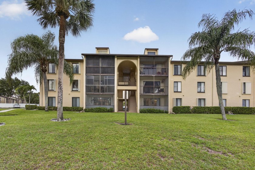 Enjoy peaceful lake views from this condo w/ living/dining room - photo 10