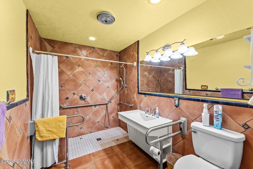 Rare find on a half-acre lot: four-car garage, heated pool, 32 - photo 31