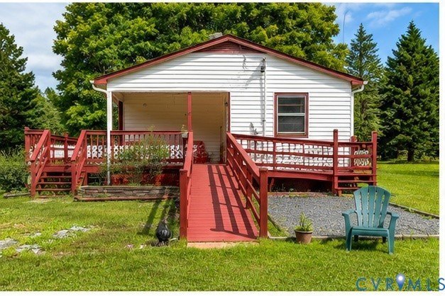 Charming ranch home situated on 2 acres. Inside, you'll find - photo 3