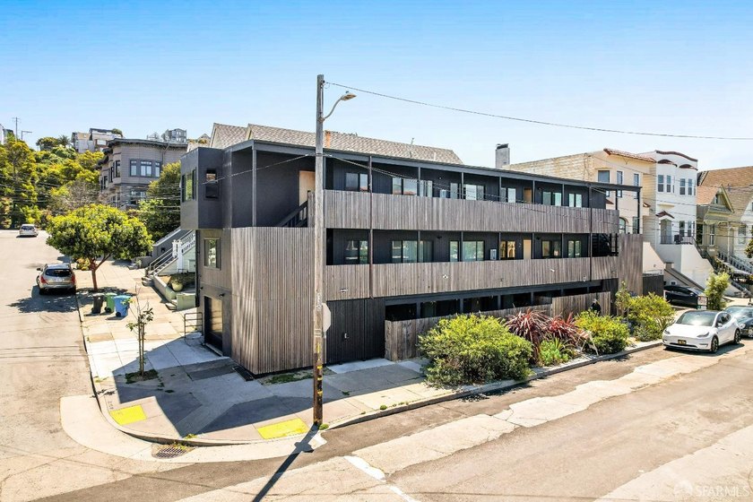 Stylish and modern, this fully remodeled 1 bedroom, 1 bathroom - photo 2