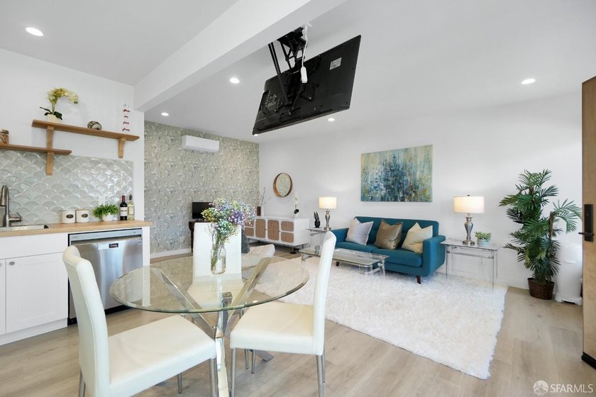 Stylish and modern, this fully remodeled 1 bedroom, 1 bathroom - photo 7