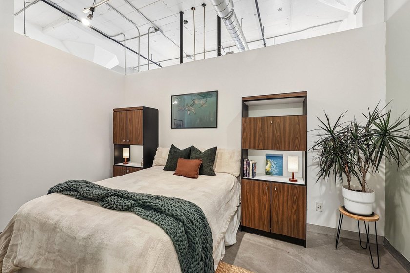 Historic Cream of Wheat factory loft in NE Minneapolis. A true - photo 15