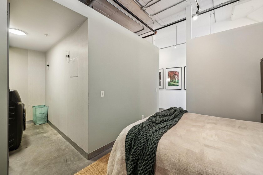 Historic Cream of Wheat factory loft in NE Minneapolis. A true - photo 17