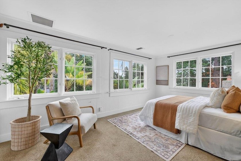 Exceptional investment opportunity in Santa Cruz with strong - photo 27