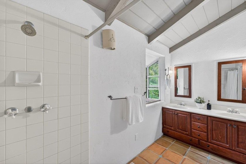 Exceptional investment opportunity in Santa Cruz with strong - photo 30