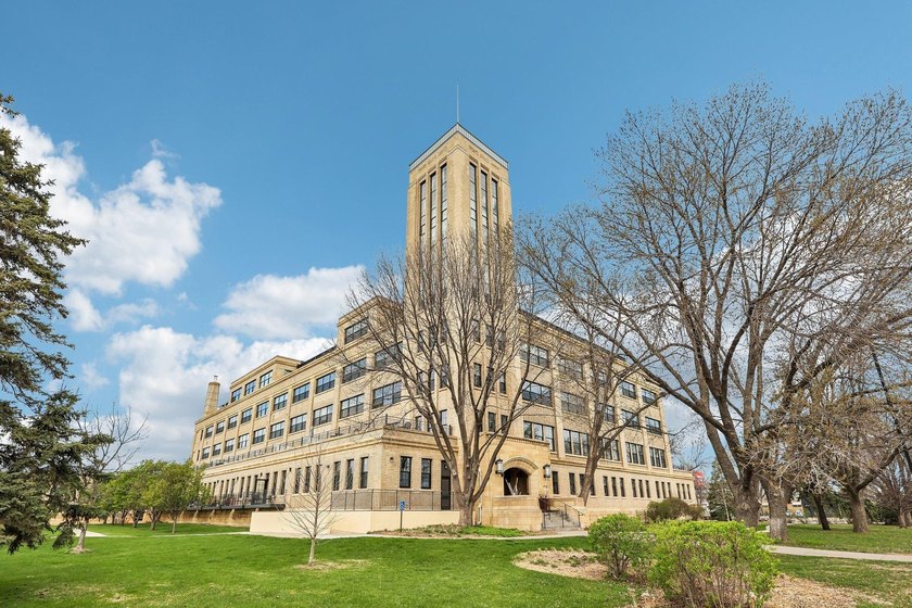Historic Cream of Wheat factory loft in NE Minneapolis. A true - photo 31