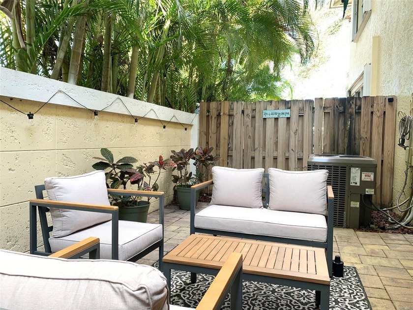 Located in an upscale, relaxed, coastal beach town of East - photo 19