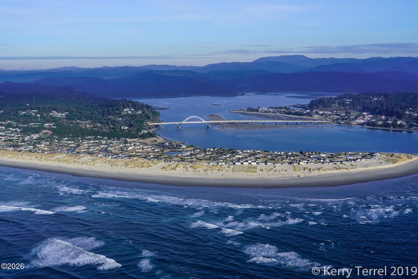 Minutes from Alsea Bay, the ocean, and some of the best fishing - photo 21