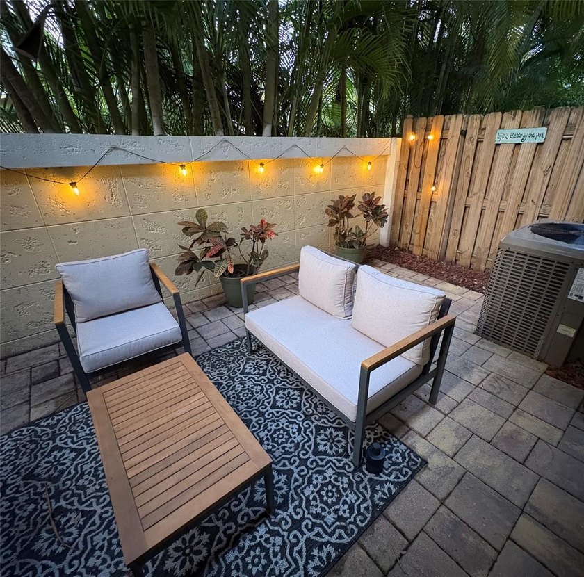 Located in an upscale, relaxed, coastal beach town of East - photo 21