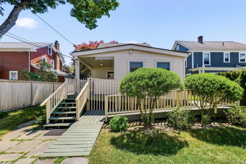 Welcome to this charming 3 bedroom, 2 bathroom home that - photo 25