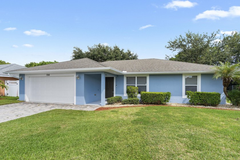 This charming property is located in the heart of Fort Pierce! - photo 2