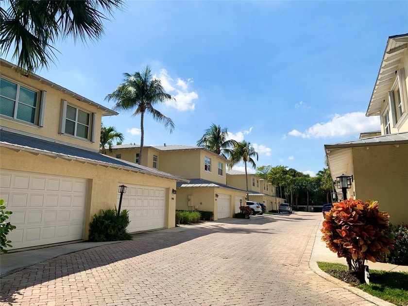 Located in an upscale, relaxed, coastal beach town of East - photo 39