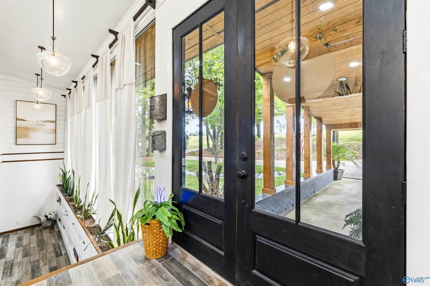 Just Listed! A Fabulous &amp; truly one-of-a-kind 4BR/4.5BA - photo 8