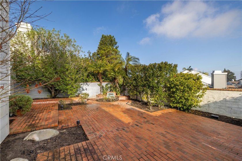 Set within the gated and private community of Belcourt, this - photo 6