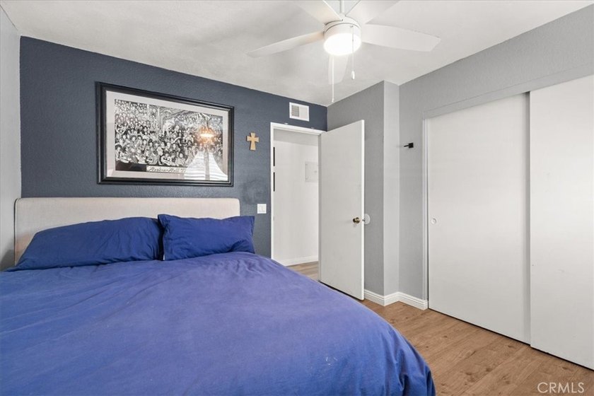 Welcome to this beautifully updated 2-bedroom, 1-bath condo in - photo 11