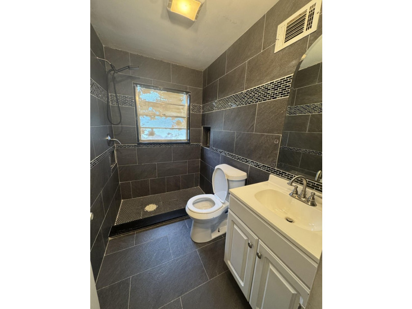 Wonderful 3/2 house, located just minutes from I-95 and Virginia - photo 14