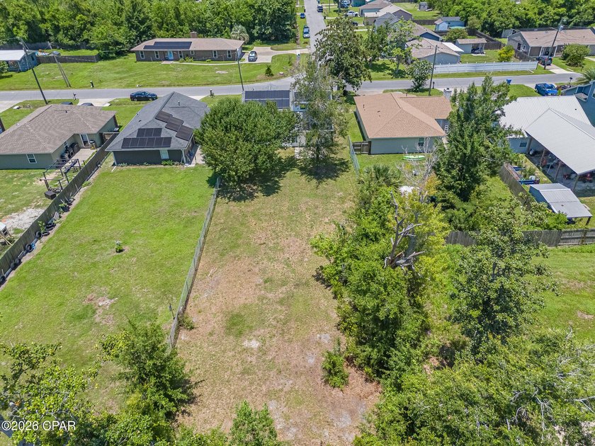 Welcome home to this charming 3-bedroom, 2-bath residence - photo 31