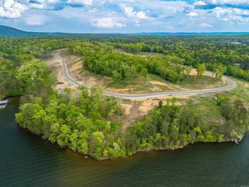 Exceptional 5.6 acre homesite in Rocky Point Estates, a new - photo 2