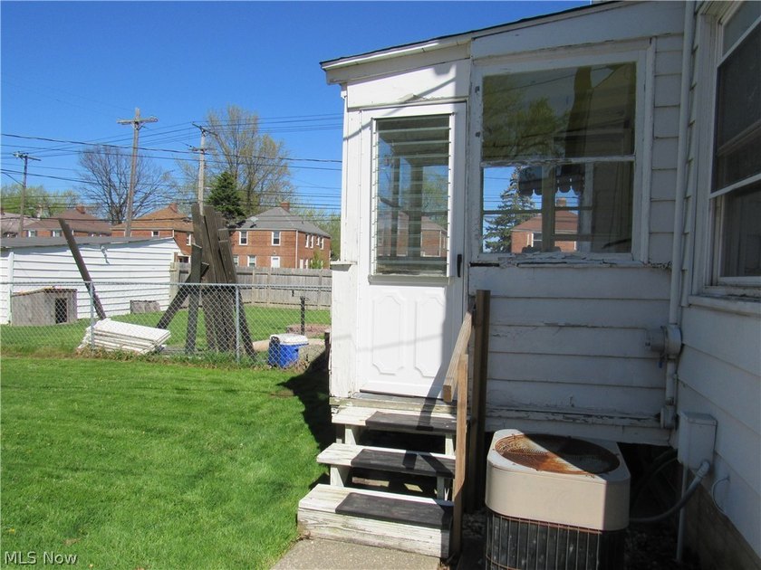 Don't miss out on this half-duplex conveniently located on a - photo 4