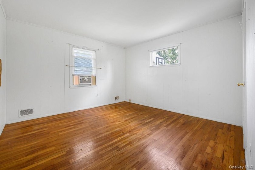 Charming 4-bedroom, 2-bath Cape in a desirable Massapequa - photo 6