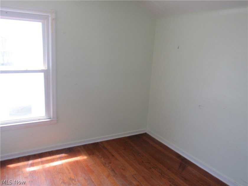 Don't miss out on this half-duplex conveniently located on a - photo 8