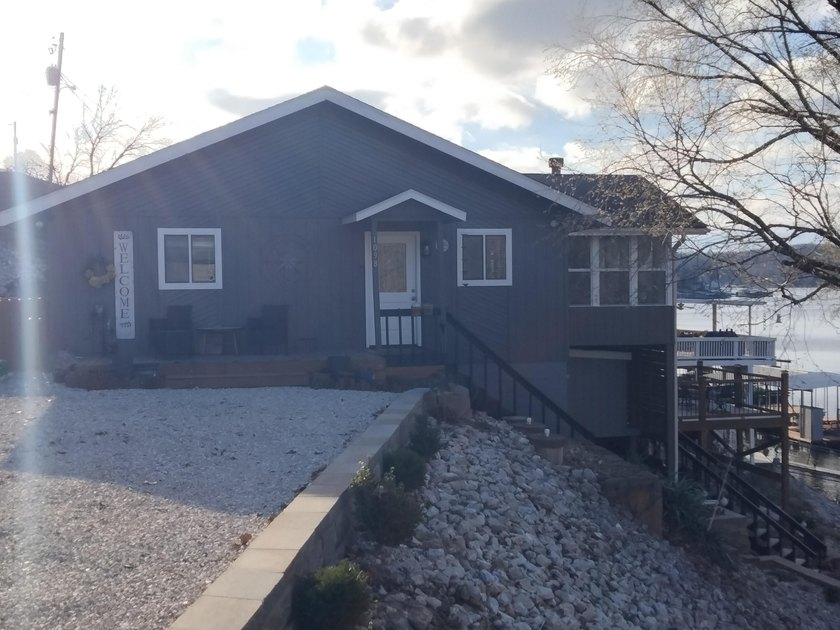 Beautifully landscaped lakefront home centrally located just - photo 4