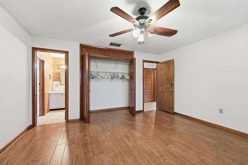 Rare opportunity to own a charming island home just a short walk - photo 11