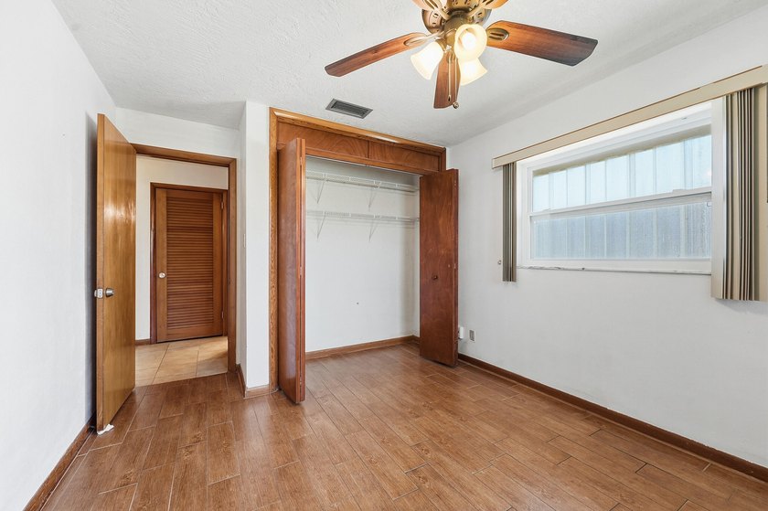 Rare opportunity to own a charming island home just a short walk - photo 14