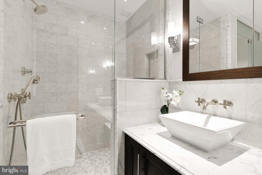 TWO-BEDROOM CORNER UNIT MODEL WITH BALCONY AVAILABLE! Welcome to - photo 15
