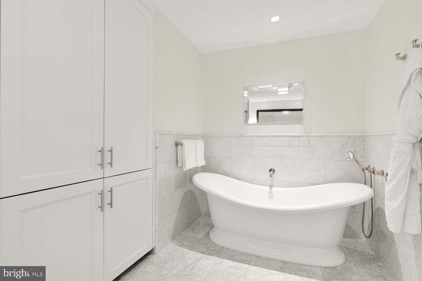 TWO-BEDROOM CORNER UNIT MODEL WITH BALCONY AVAILABLE! Welcome to - photo 17