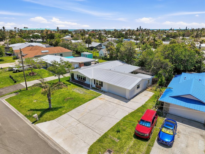 Rare opportunity to own a charming island home just a short walk - photo 30