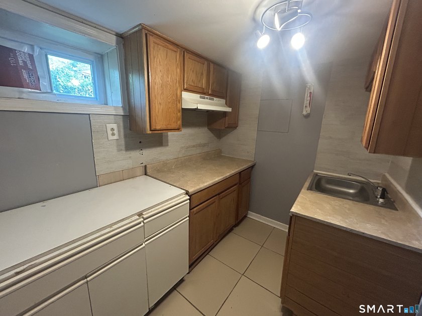Welcome to 672 Woodward Avenue in New Haven, offering a - photo 33